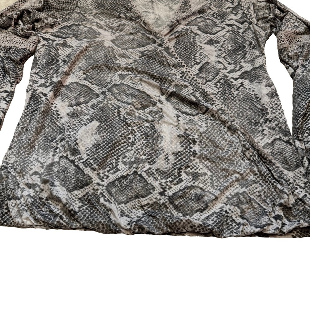 Haute Hippie Tribe Malia Printed Knit Surplice Top Grey Python Size XS Lace NEW - Picture 7 of 16